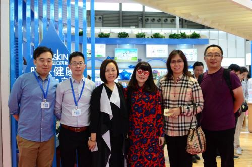 优贝施 秒变上海美博会“馆红”