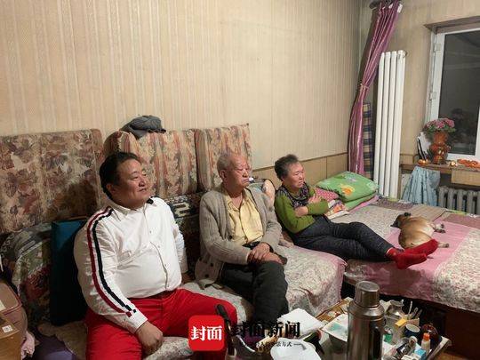 春晚不见“笑脸哥”封面独家连线：宅在家陪父母