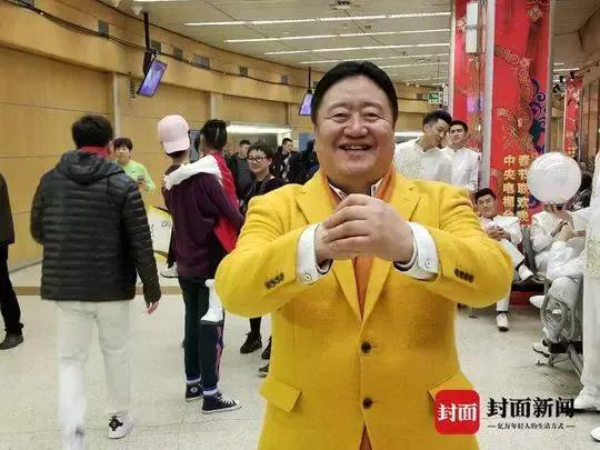 春晚不见“笑脸哥”封面独家连线：宅在家陪父母