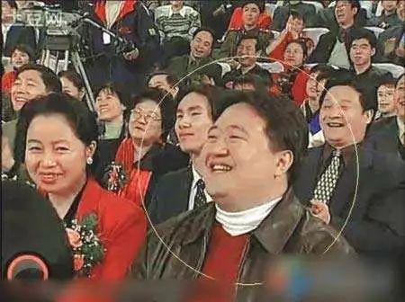 霸屏春晚19年的“笑脸哥”,为何今年没出现?他的来历竟如此简单!