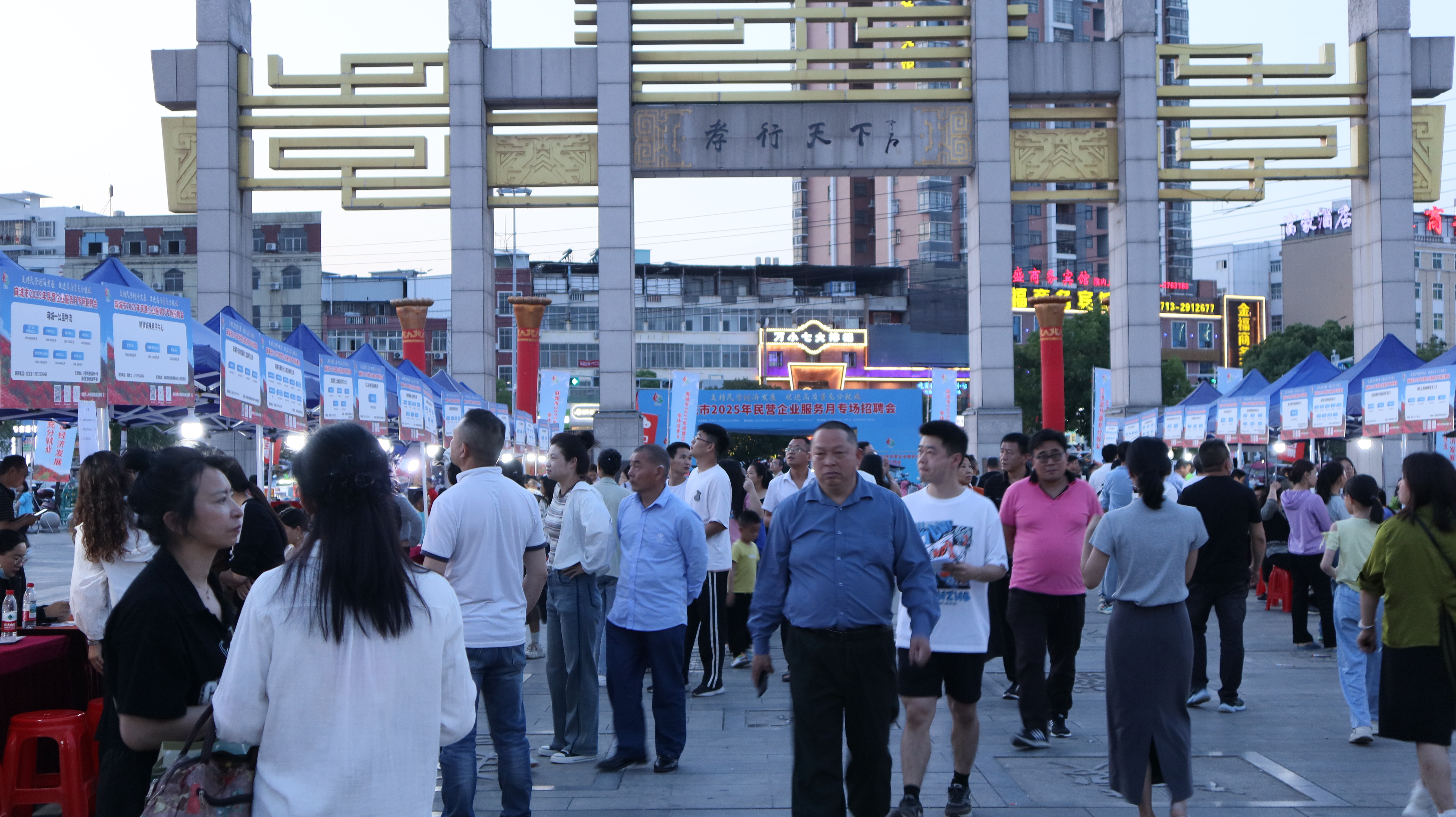 麻城:民营企业招聘月活动火热进行