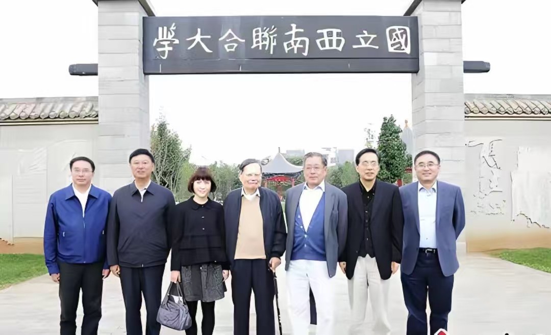 不查不知道,一查才发现,原来杨振宁的弟弟杨振汉也如此厉害