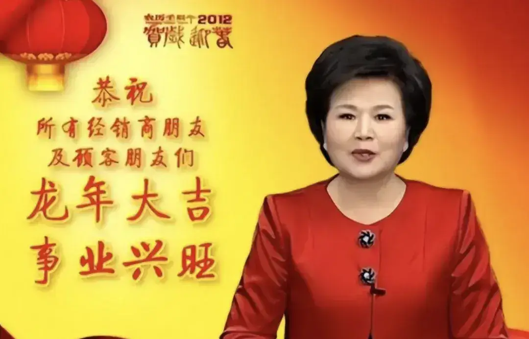 她主持《新闻联播》28年,退休后遭受非议,如今晚年过得怎样了?