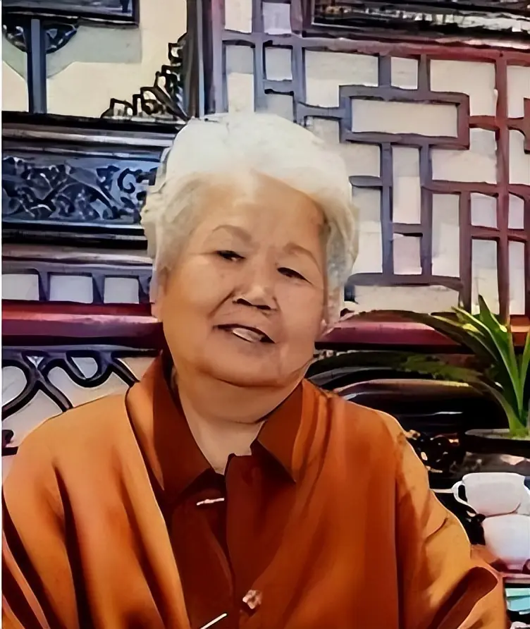 邢质斌央视工作28年,退休后被疑“晚节不保”,如今头发花白认不出