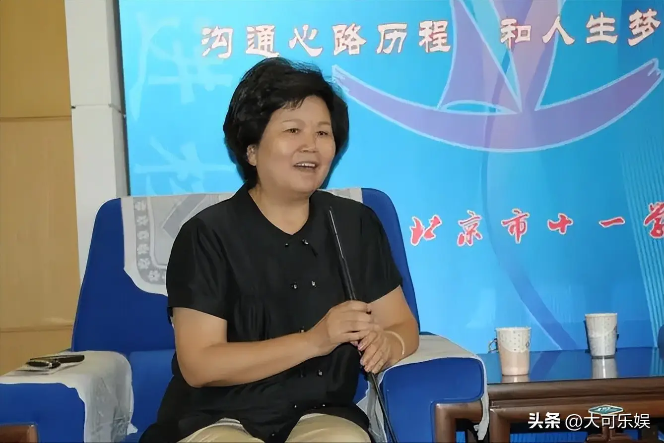 被称为王牌播音员的邢质斌,却在男搭档逝去三个月后,毅然离职