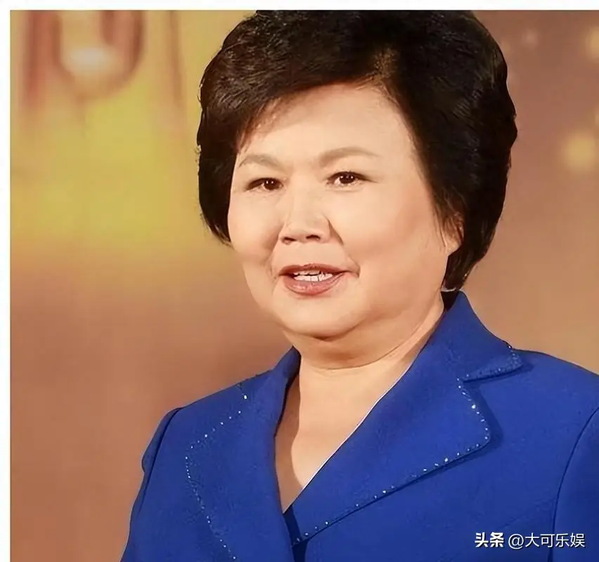 被称为王牌播音员的邢质斌,却在男搭档逝去三个月后,毅然离职