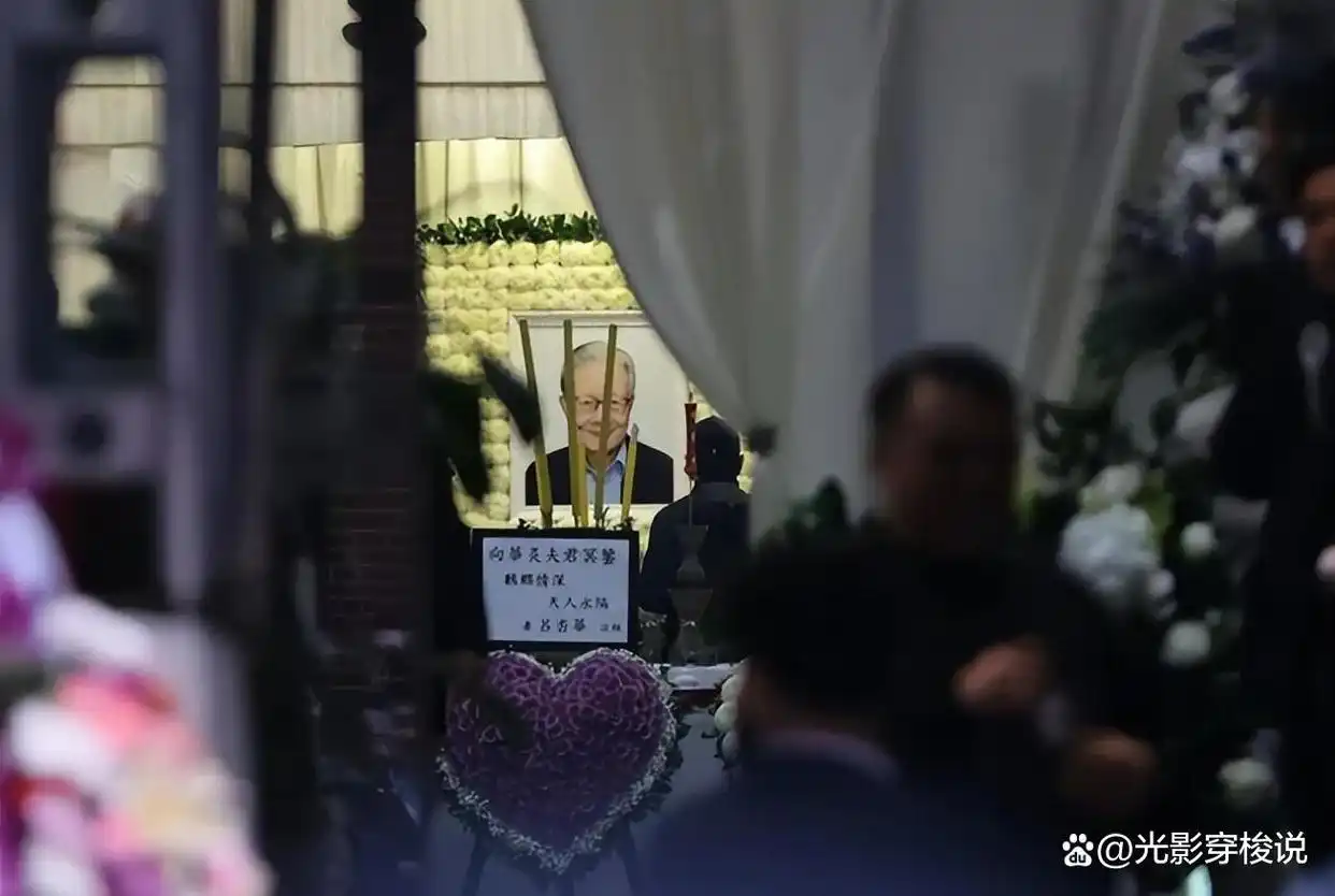 向华强大哥葬礼，大批反黑组警员布控，陈岚、向佐现身面露哀色