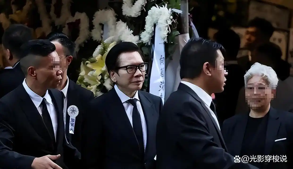 向华强大哥葬礼，大批反黑组警员布控，陈岚、向佐现身面露哀色