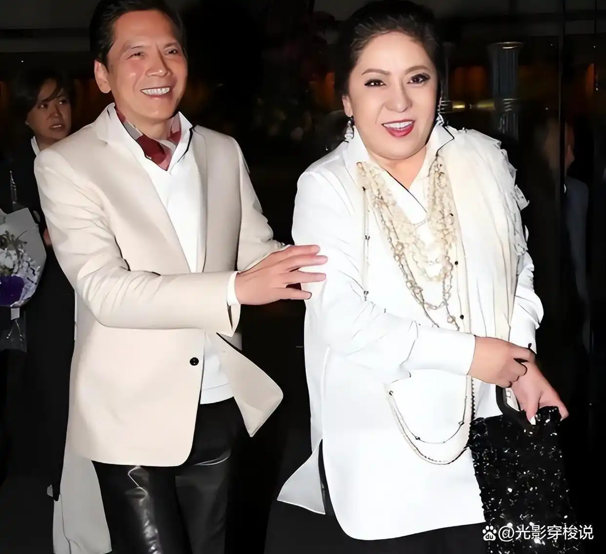 向华强大哥葬礼，大批反黑组警员布控，陈岚、向佐现身面露哀色