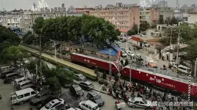 吵架情侣逼停火车!在铁道边做这些事儿,可能坐牢丢命!