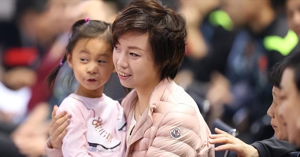 富商徐威：与12年女友袁立分手，转身娶了张怡宁，全靠岳母撑腰