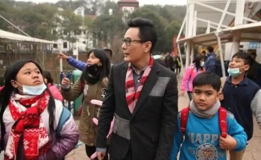 他拒绝周迅的示爱，却为王菲挥金如土，58岁依然未婚！