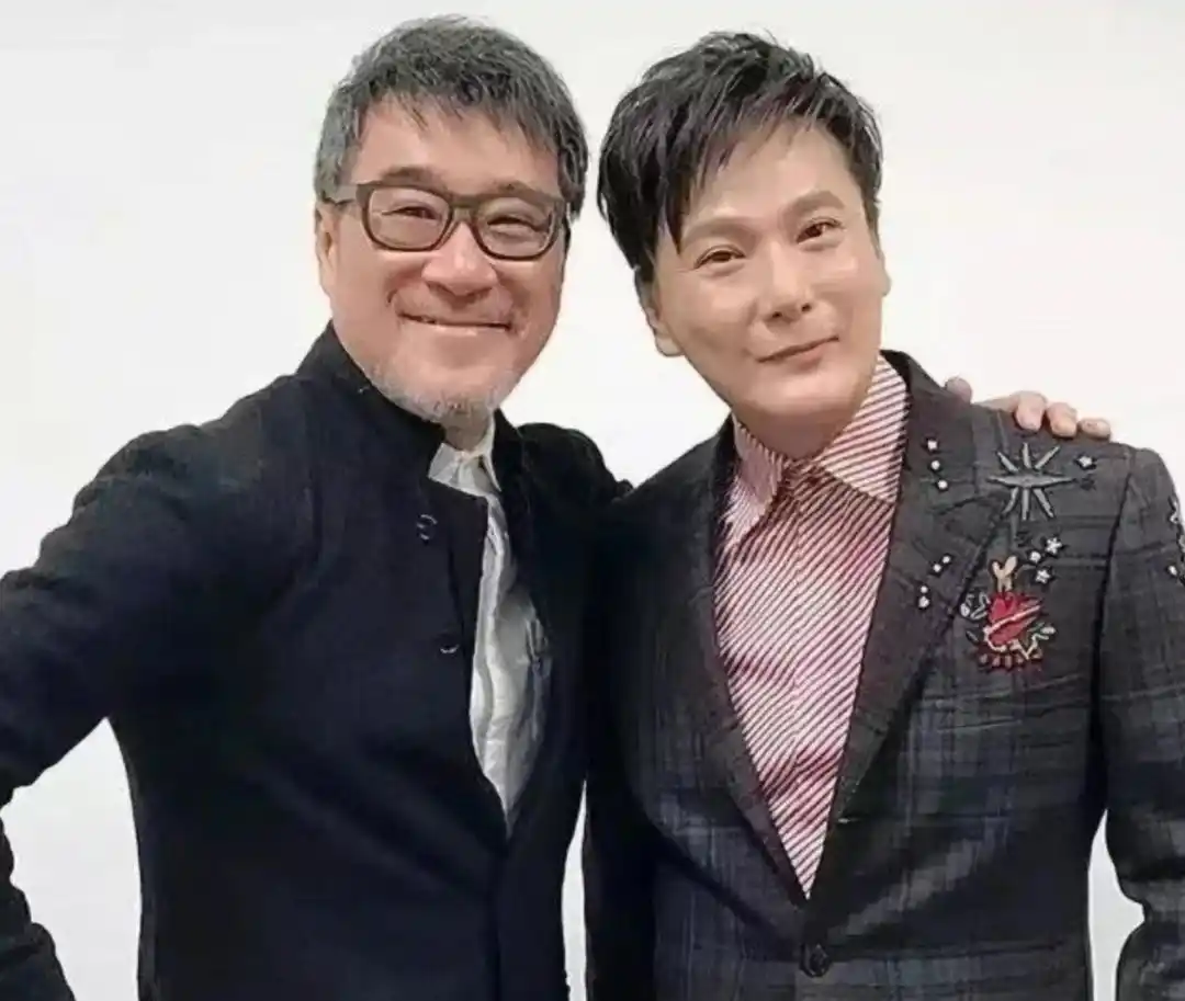 他拒绝周迅的示爱，却为王菲挥金如土，58岁依然未婚！