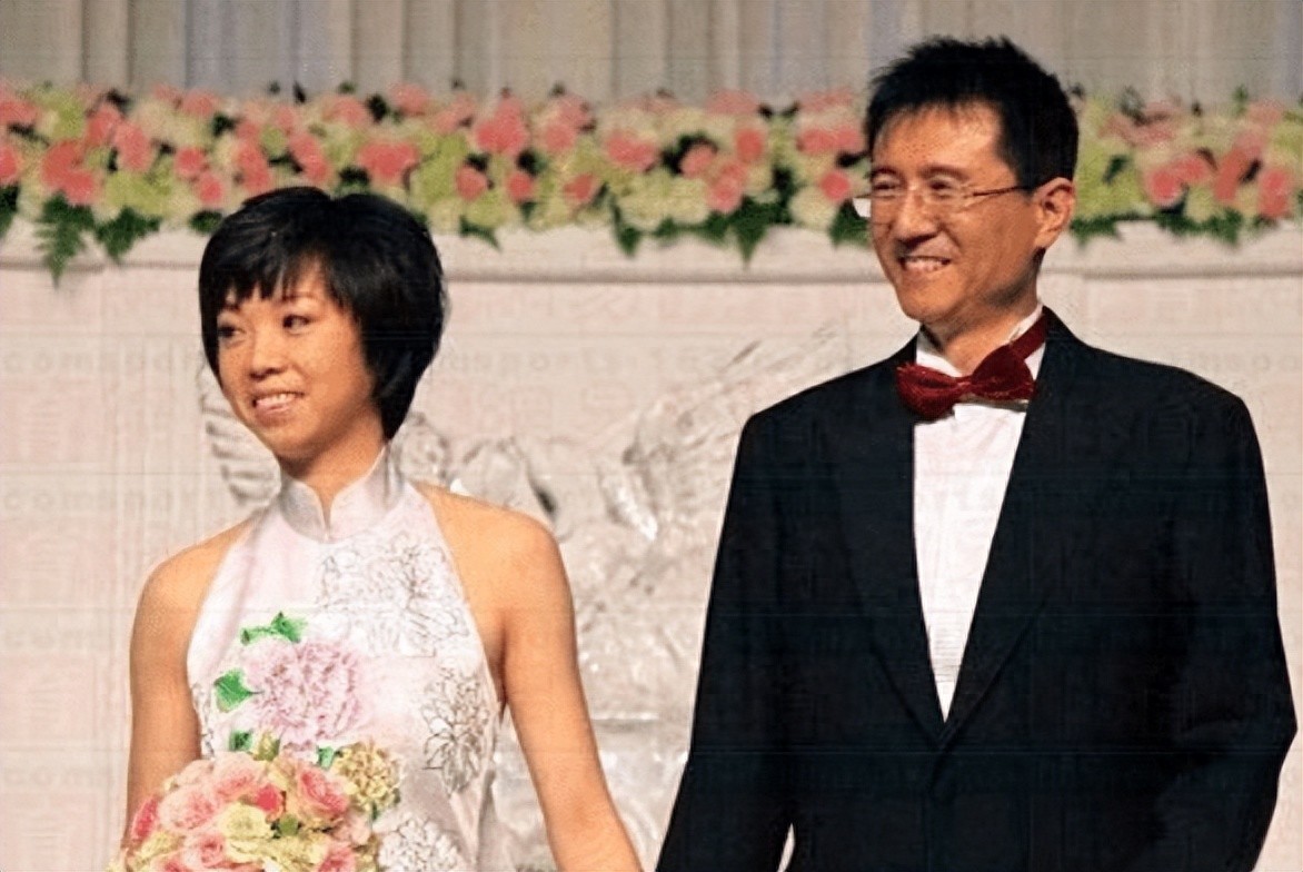 宠了袁立10多年,为其购800万四合院,徐威为何转身娶了张怡宁