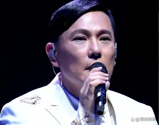 一场音乐会展示了娱乐圈中的人情冷暖其中张信哲成为了最好的例证