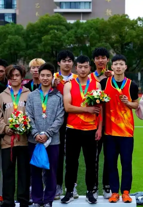 青春的精彩瞬间：校运会背后的拼搏故事