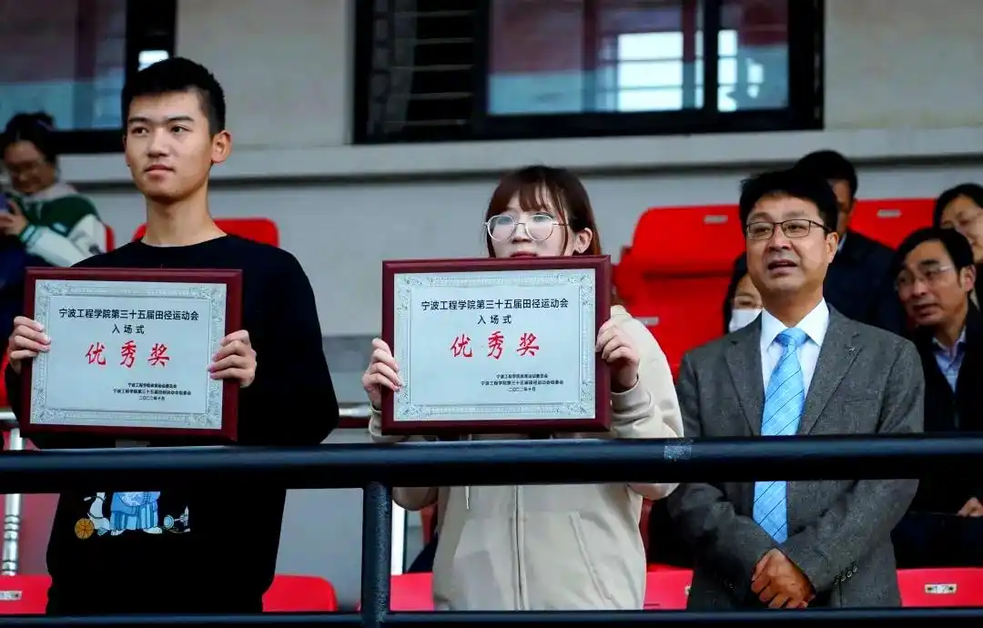 青春的精彩瞬间：校运会背后的拼搏故事