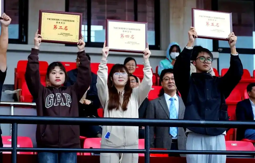 青春的精彩瞬间：校运会背后的拼搏故事