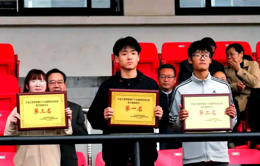 青春的精彩瞬间：校运会背后的拼搏故事