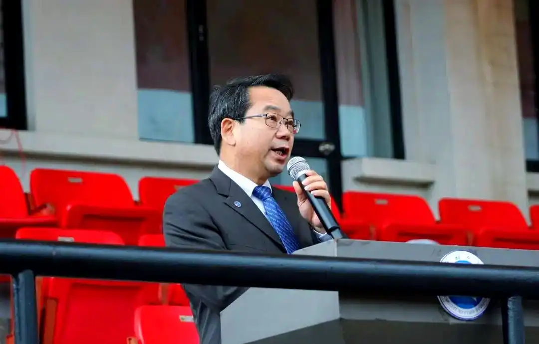 青春的精彩瞬间：校运会背后的拼搏故事