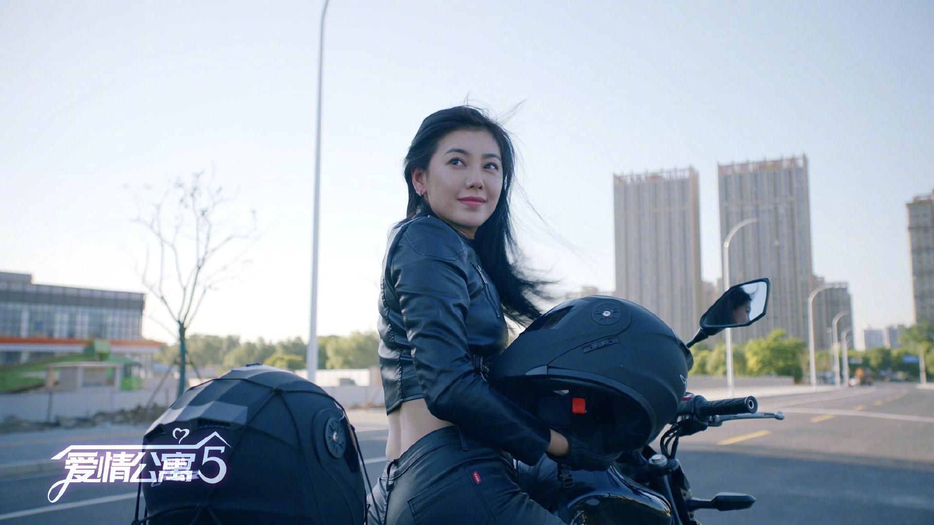 《爱情公寓5》近期播出,客串嘉宾阵容豪华,张伟老婆惊艳亮相