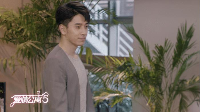 《爱情公寓5》近期播出,客串嘉宾阵容豪华,张伟老婆惊艳亮相