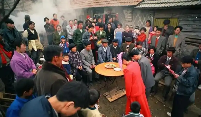 2002年,山东老汉因女儿拒绝为弟弟买房怒下杀手,直言:她该死