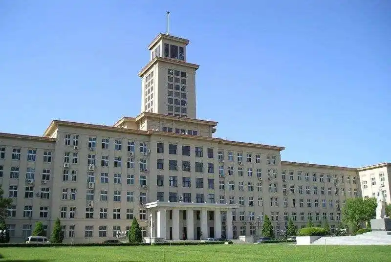 2002年,山东老汉因女儿拒绝为弟弟买房怒下杀手,直言:她该死