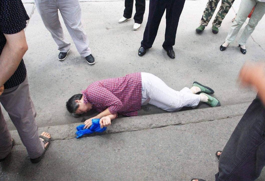 “不是你撞的，干嘛去扶？”当年说出这句话的法官，现在怎么样了