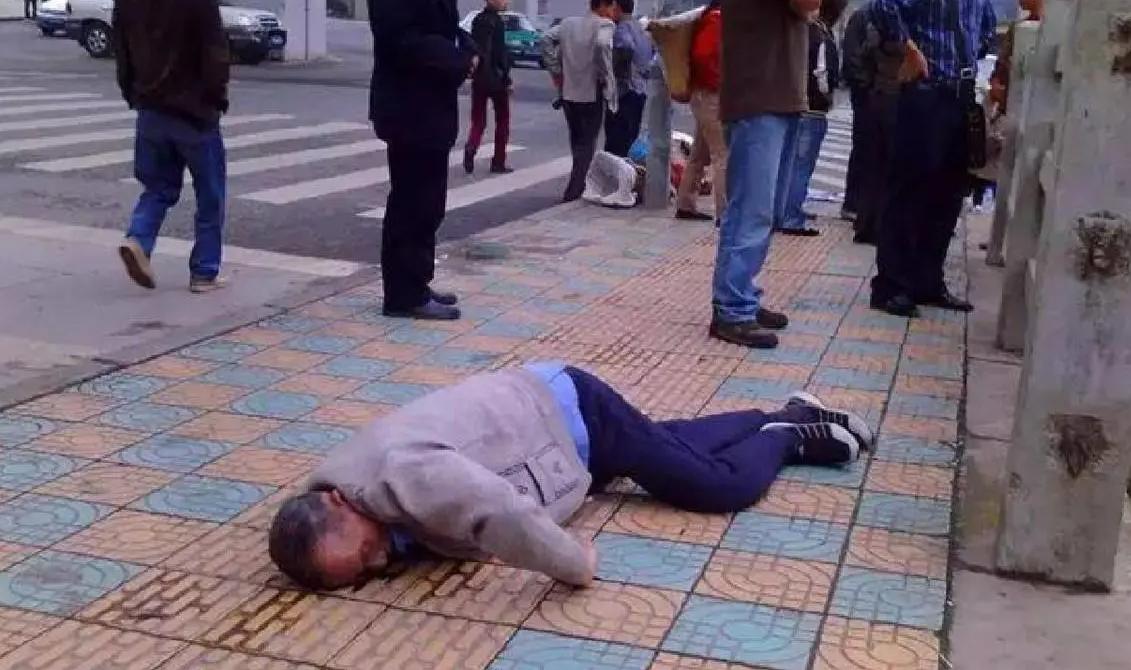 “不是你撞的，干嘛去扶？”当年说出这句话的法官，现在怎么样了