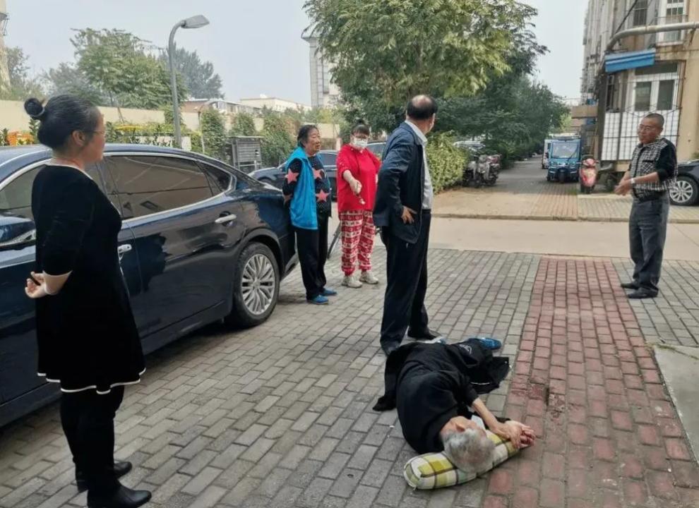 “不是你撞的，干嘛去扶？”当年说出这句话的法官，现在怎么样了