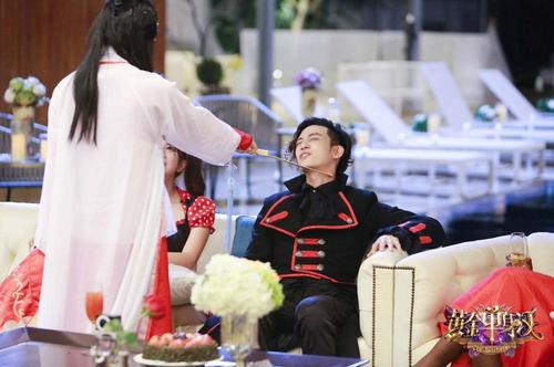 《黄金单身汉》陈楚河狠咬小王菲 女神花容失色