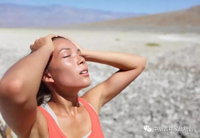 不喝水的情况下，一个人能活多久?