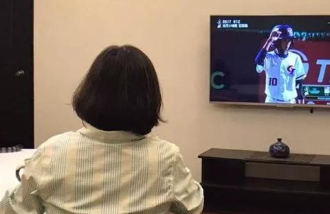 蔡英文看大陆剧 台网友:“不怕被统战吗?”