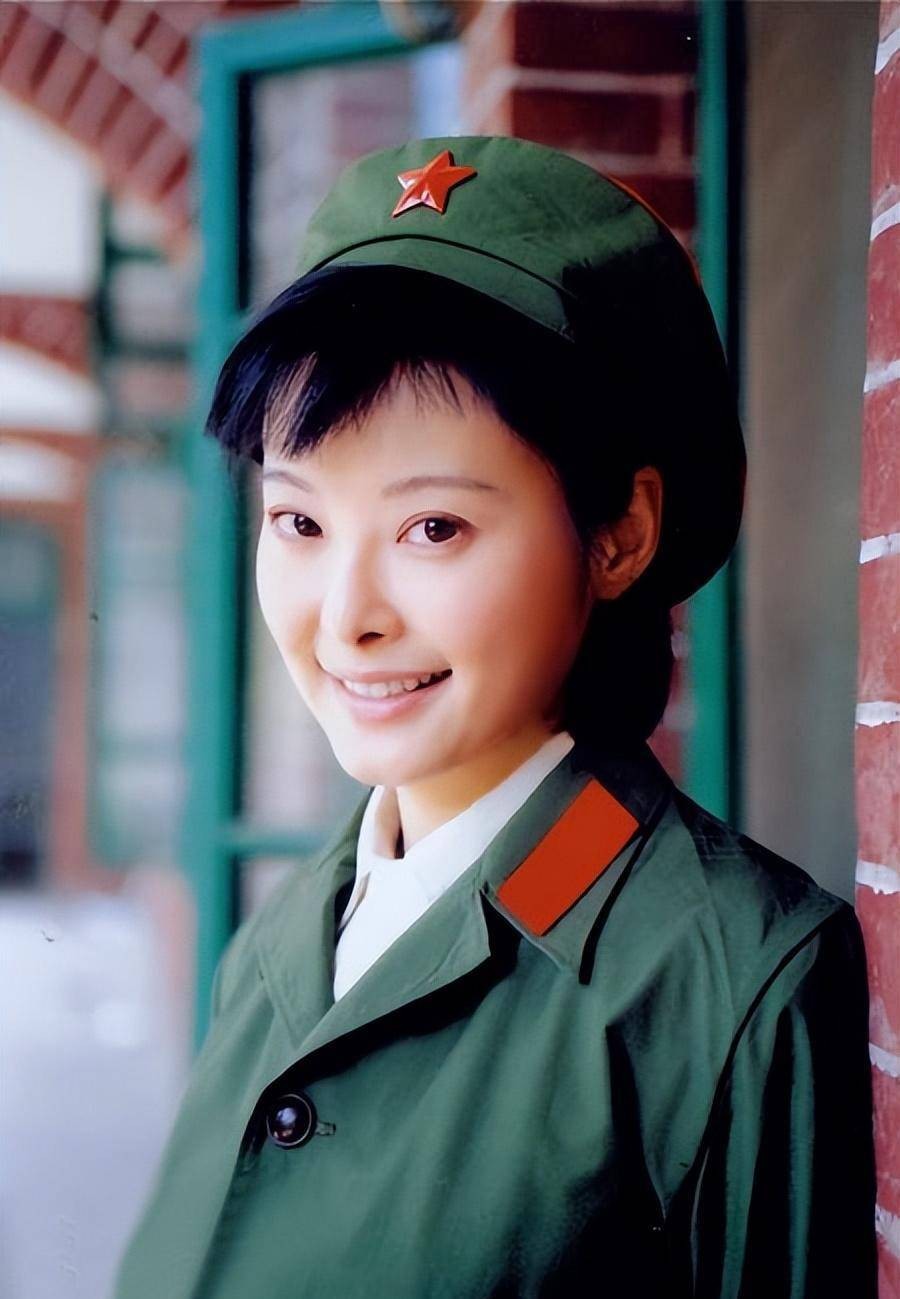 他深爱袁立15年，几经求婚却遭拒绝，转身娶张怡宁，如今幸福美满