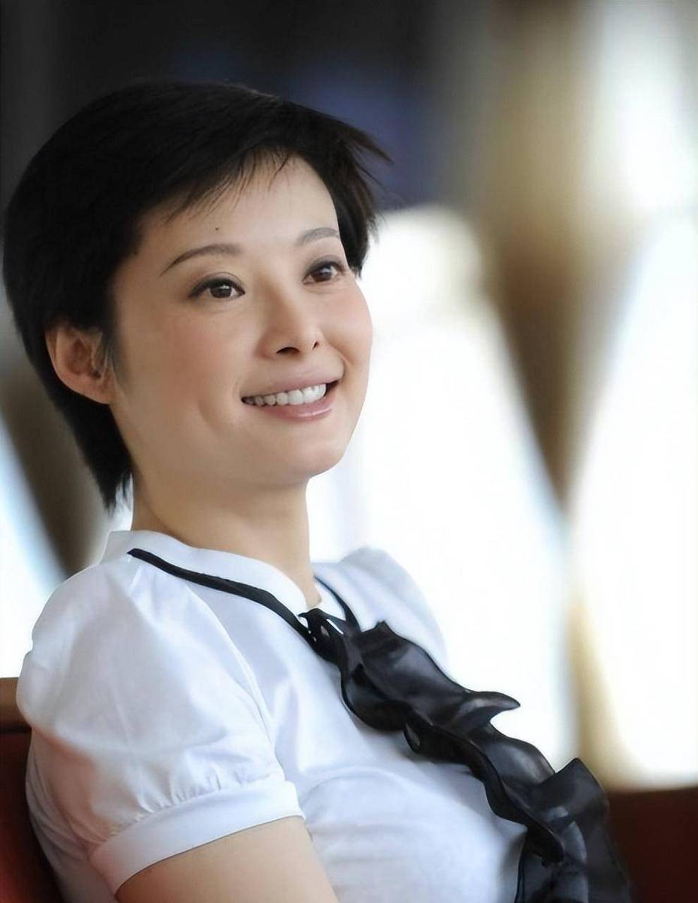 他深爱袁立15年，几经求婚却遭拒绝，转身娶张怡宁，如今幸福美满