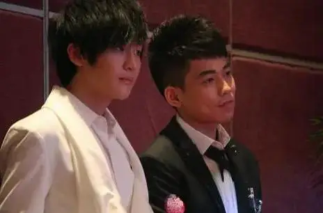 苏醒暴揍李炜12年后，现在再看两人的处境，究竟谁才是赢家？