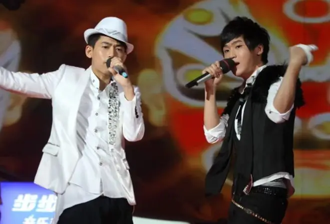 苏醒暴揍李炜12年后，现在再看两人的处境，究竟谁才是赢家？