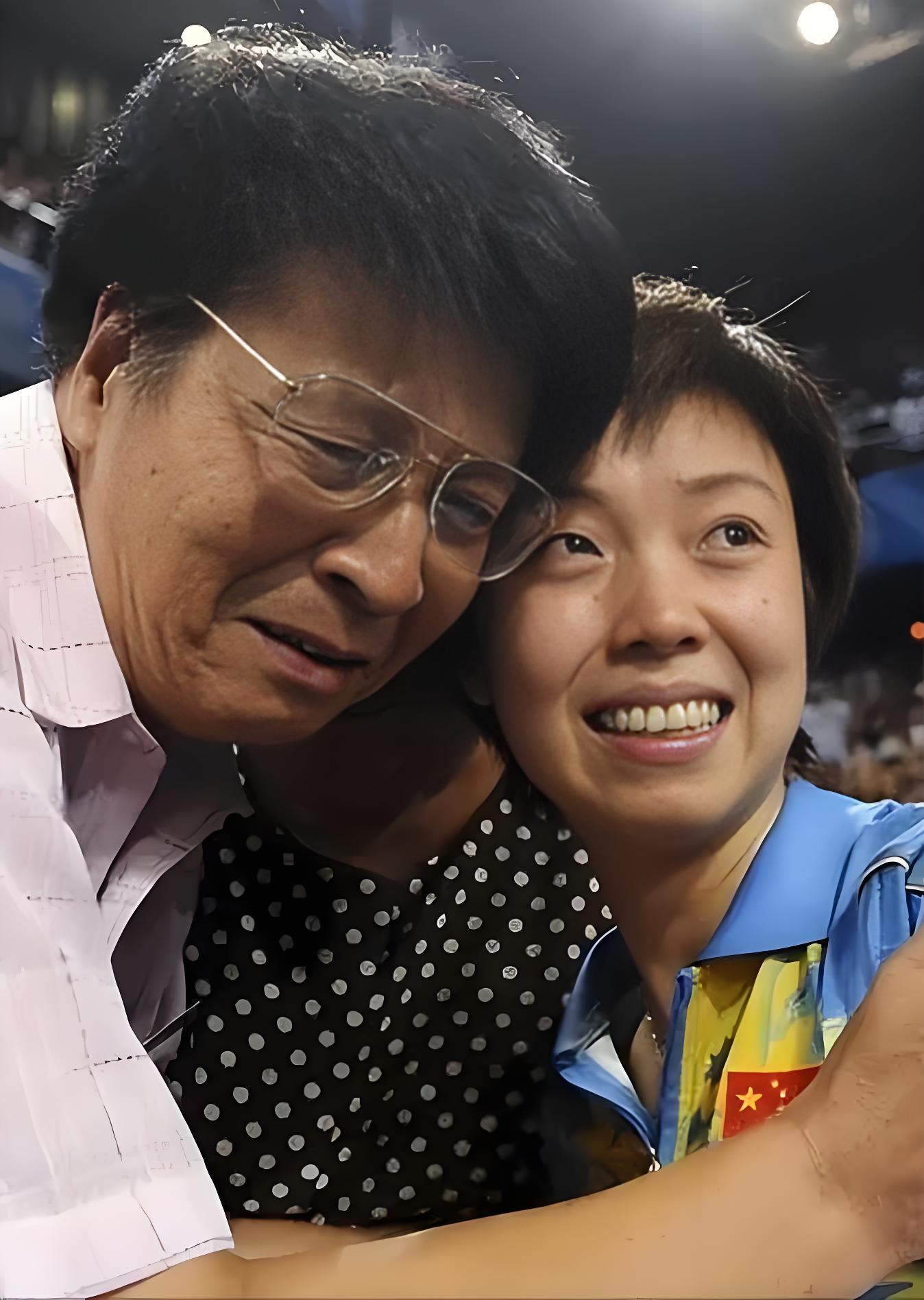 恩爱16年后，64岁徐威开始“萎缩”，44岁张怡宁被郭晶晶上了一课