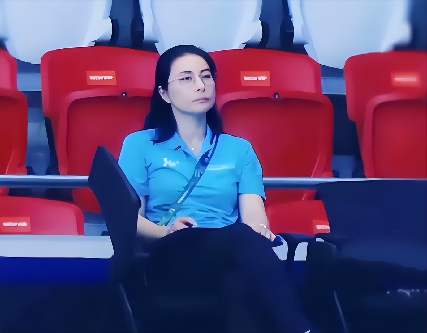 恩爱16年后，64岁徐威开始“萎缩”，44岁张怡宁被郭晶晶上了一课