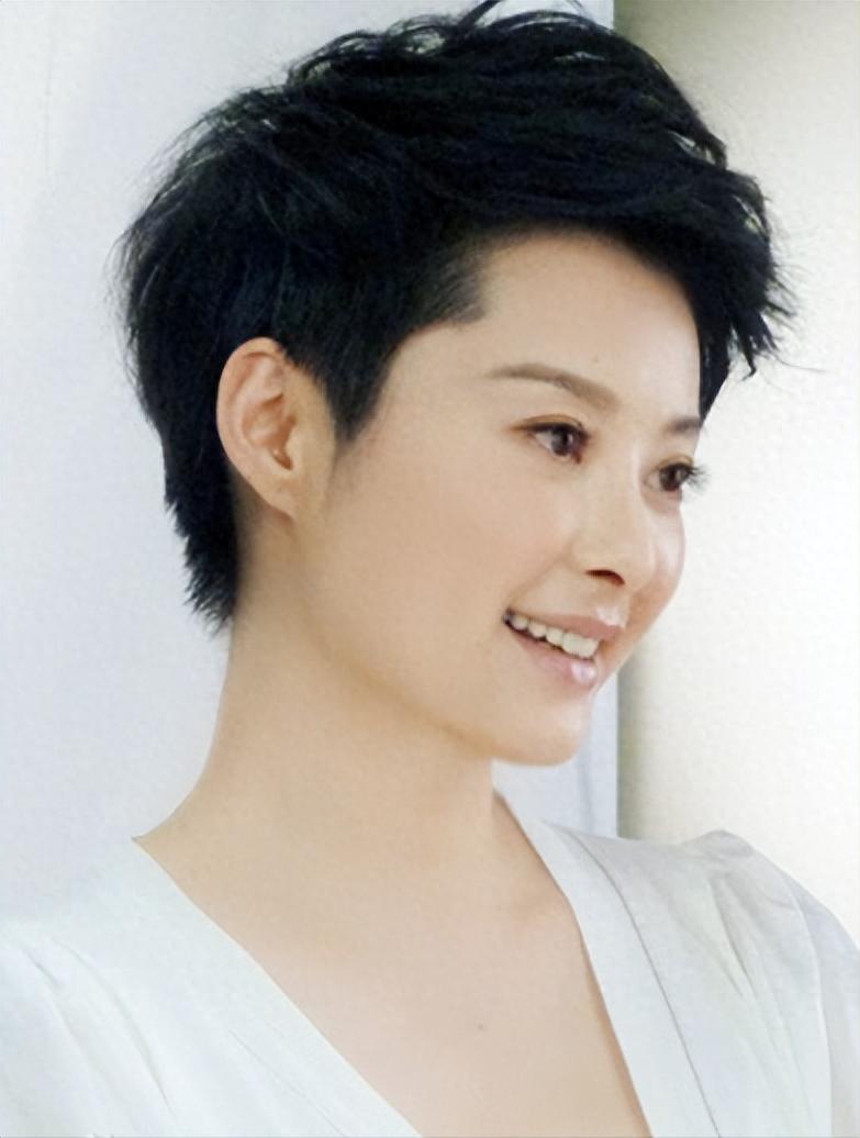 袁立与他同居12年，将美好的年华都给了他，他却选择和张怡宁结婚