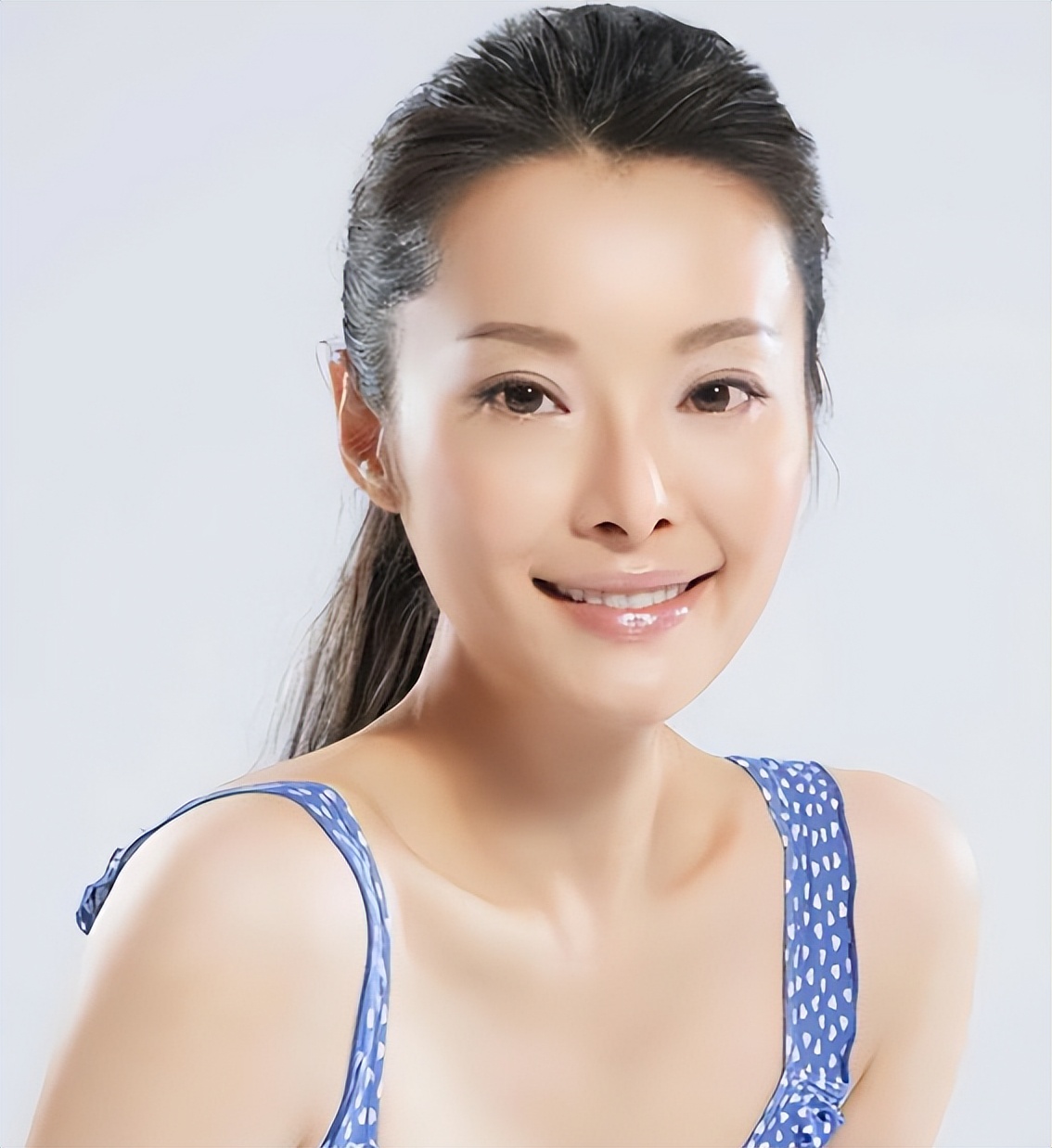 袁立与他同居12年，将美好的年华都给了他，他却选择和张怡宁结婚