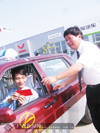 南宁部分新增出租车上岗 不允许上下班高峰期交班