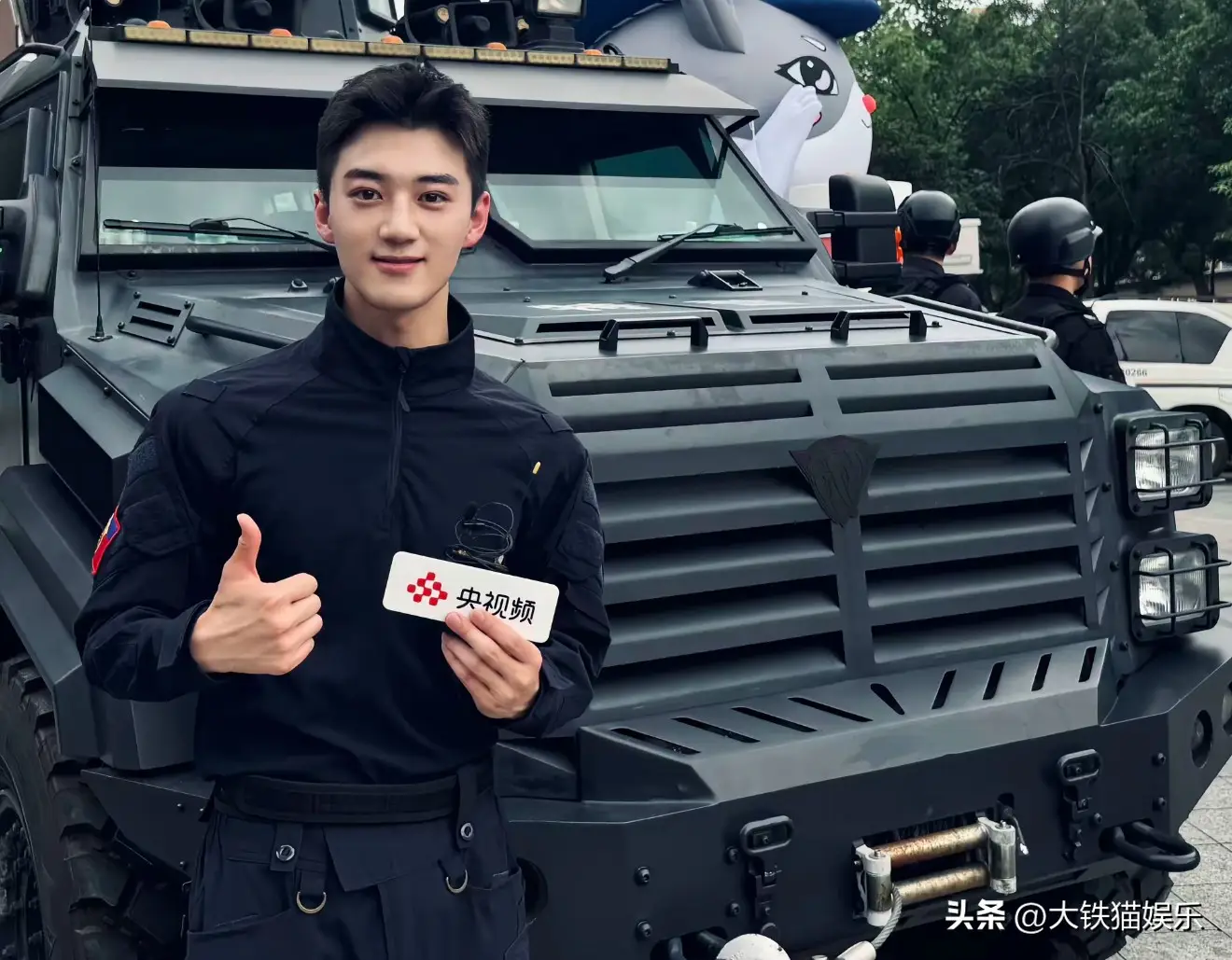 太帅了！央视新闻男主播爆火，95后博士，网友：河北盛产主持人