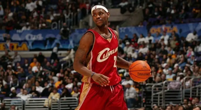 更新换代，本赛季NBA圣诞大战宣传片出炉，致敬13年经典版本