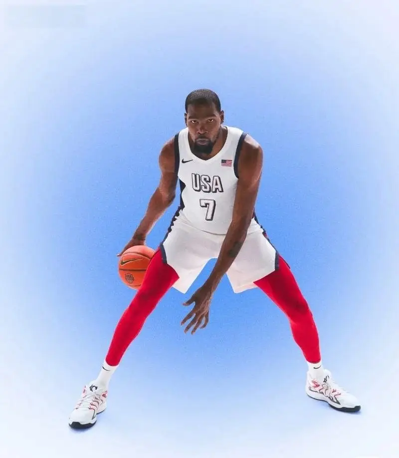 更新换代，本赛季NBA圣诞大战宣传片出炉，致敬13年经典版本