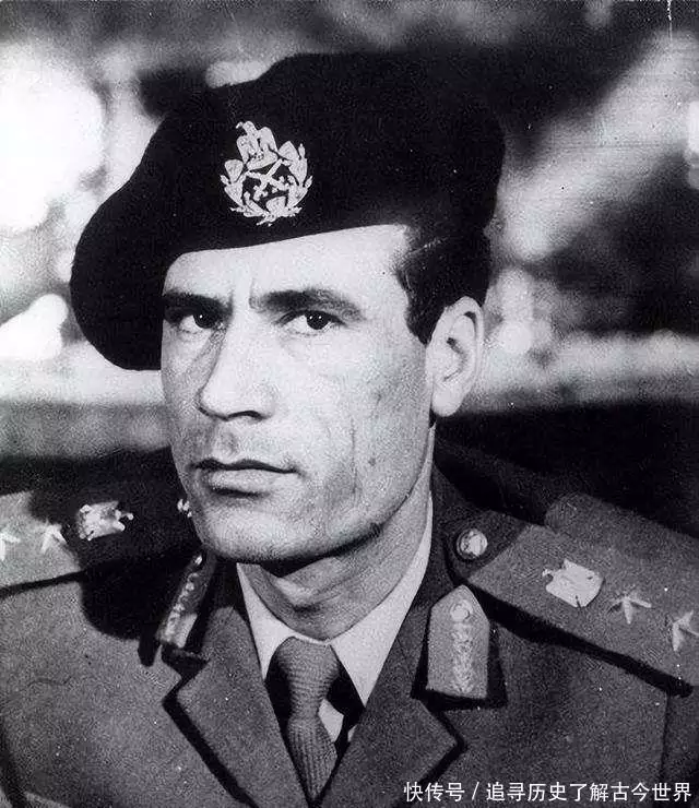 卡扎菲死前:躲进下水道被揪出,对打了他两巴掌的士兵说了两句话