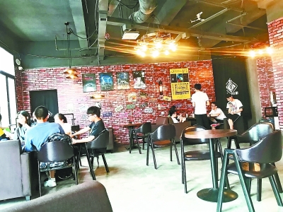 玩密室逃脱躲“鬼怪”抓捕 男子左腿被踩4处骨折