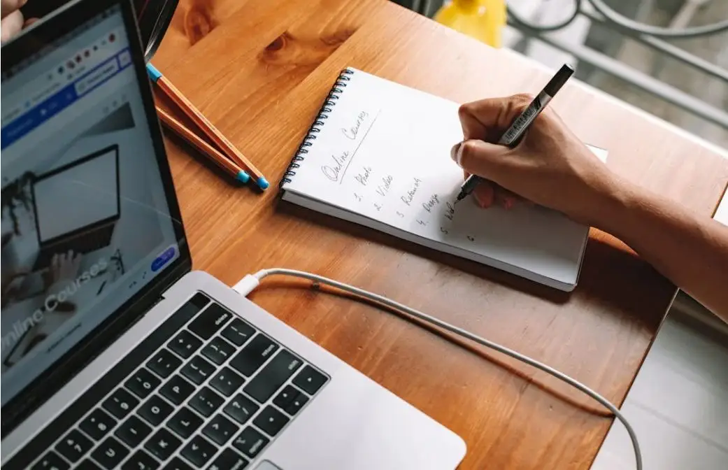 论文翻译软件汉译英效率如何？5个论文翻译器助你完成摘要