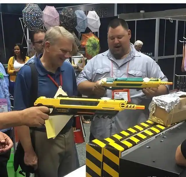 一枪打死一只苍蝇,美国研制、中国生产的“玩具枪”有多好玩?